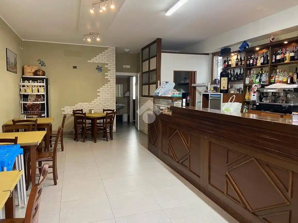 Monolocale locale commerciale via Porta Napoli 56, Centro, Castel di Sangro - foto 2