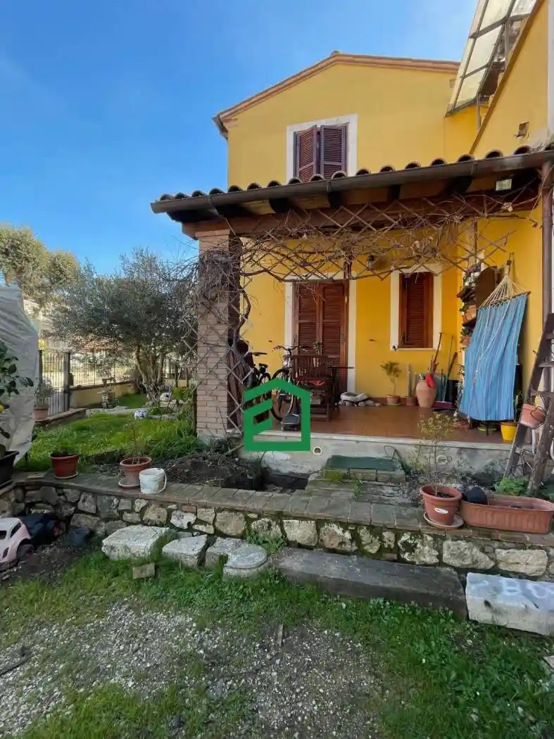 Villetta a schiera in vendita a Giove