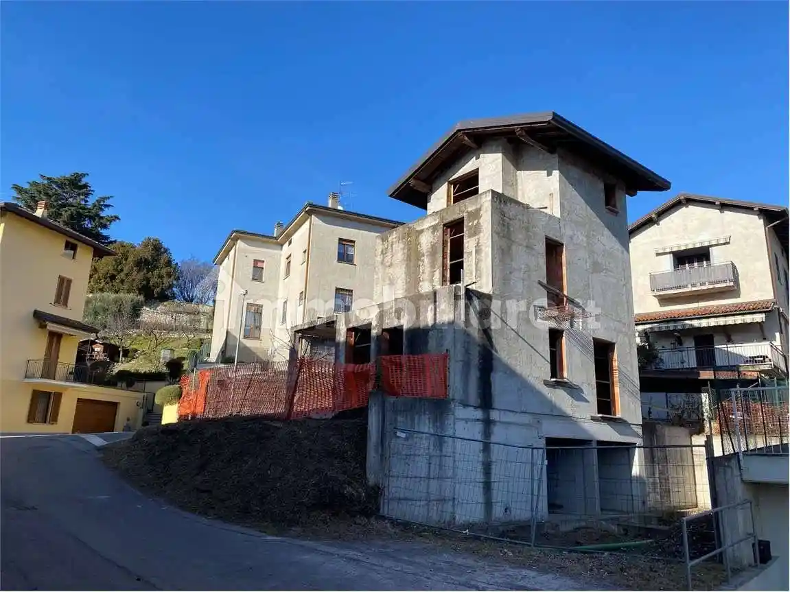 Casa indipendente in vendita a Rogeno