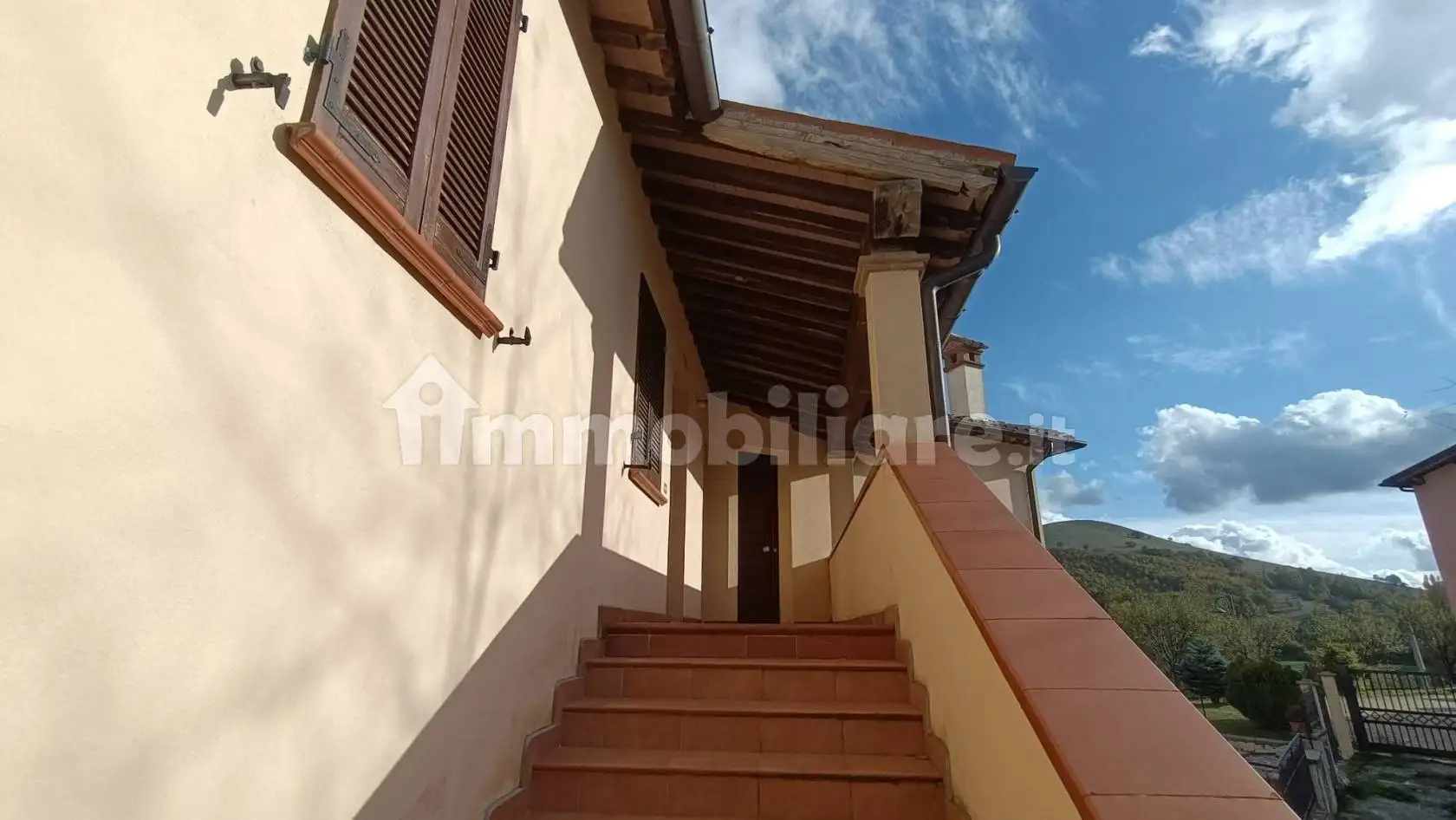 Casa indipendente in vendita a Serravalle di Chienti