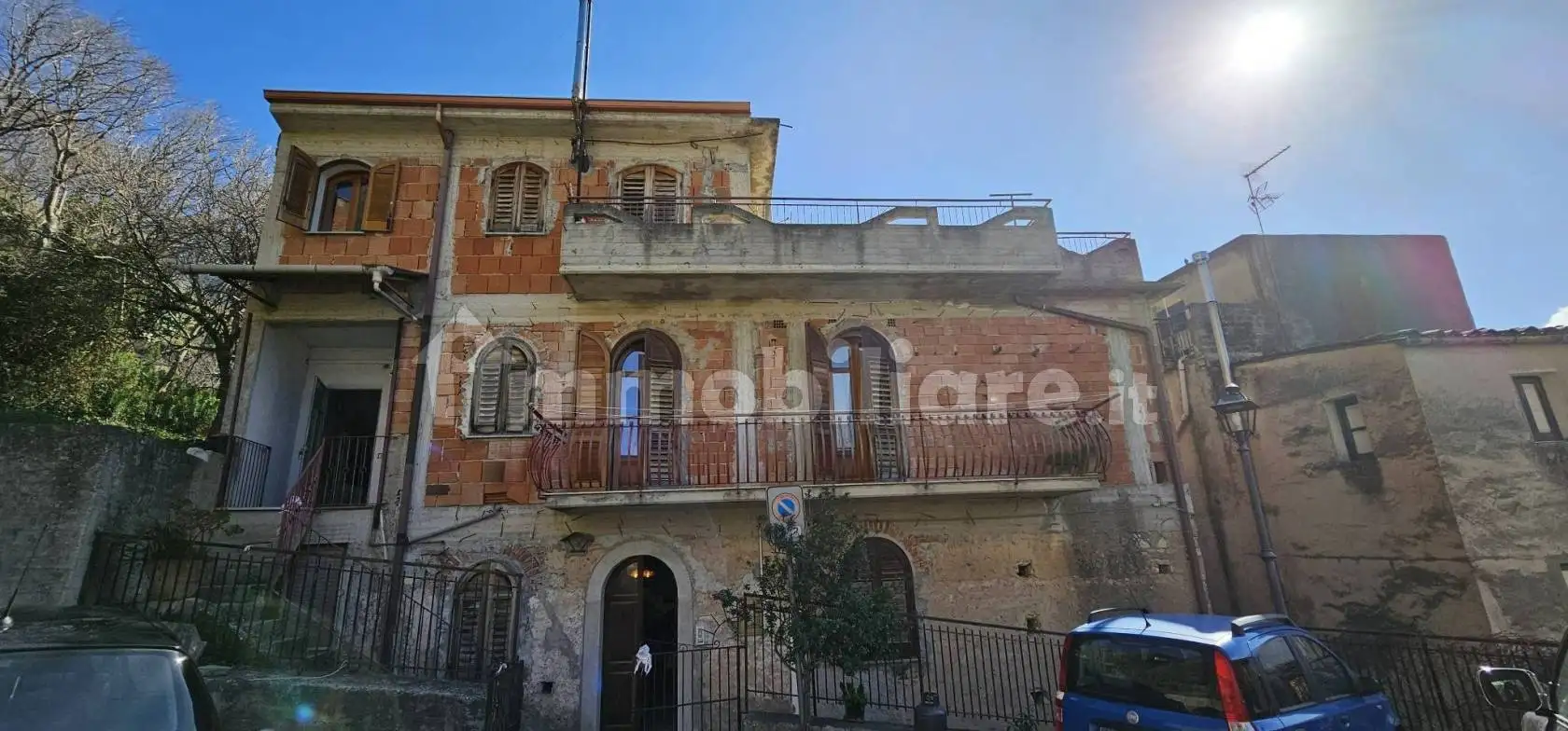 Casa indipendente in vendita a Alcara li Fusi