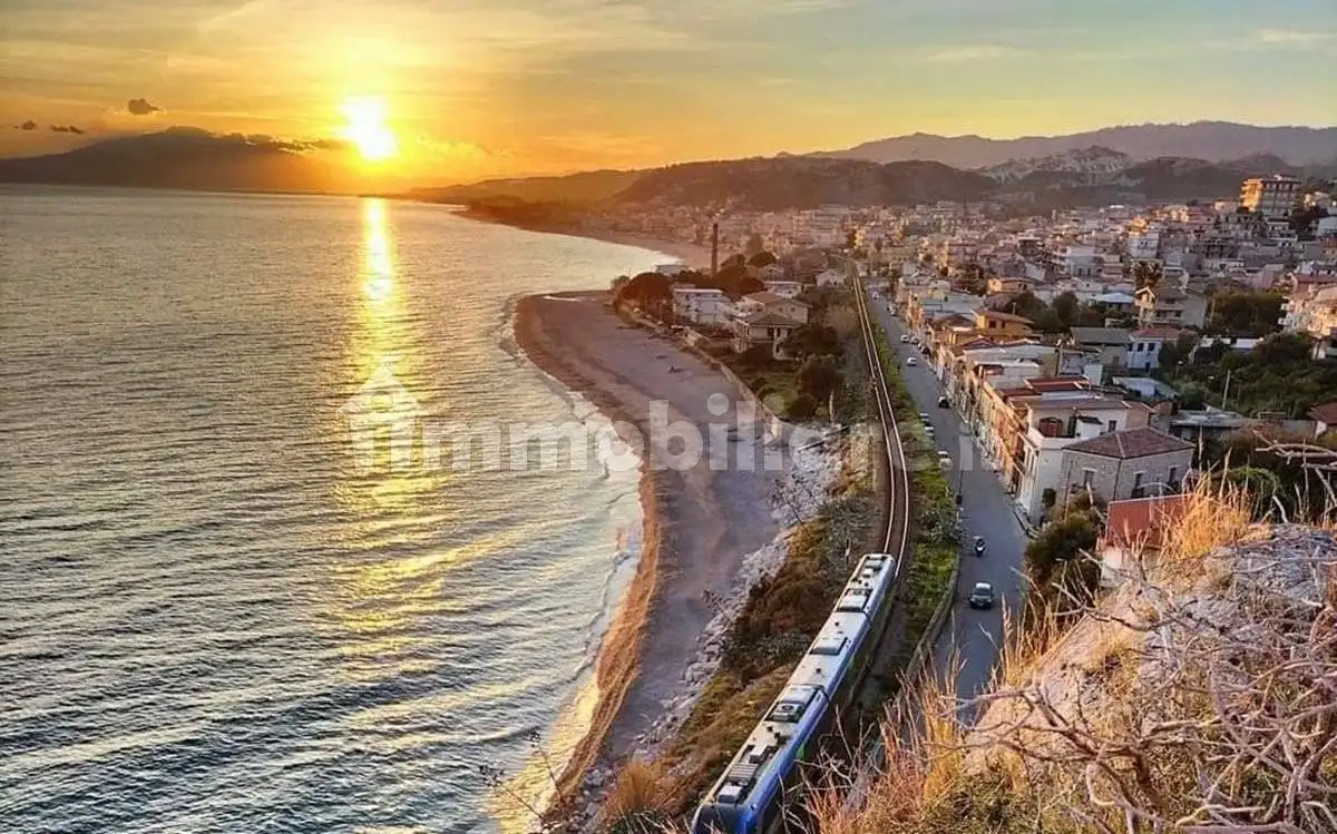 Palazzo - Edificio in vendita a Bova Marina