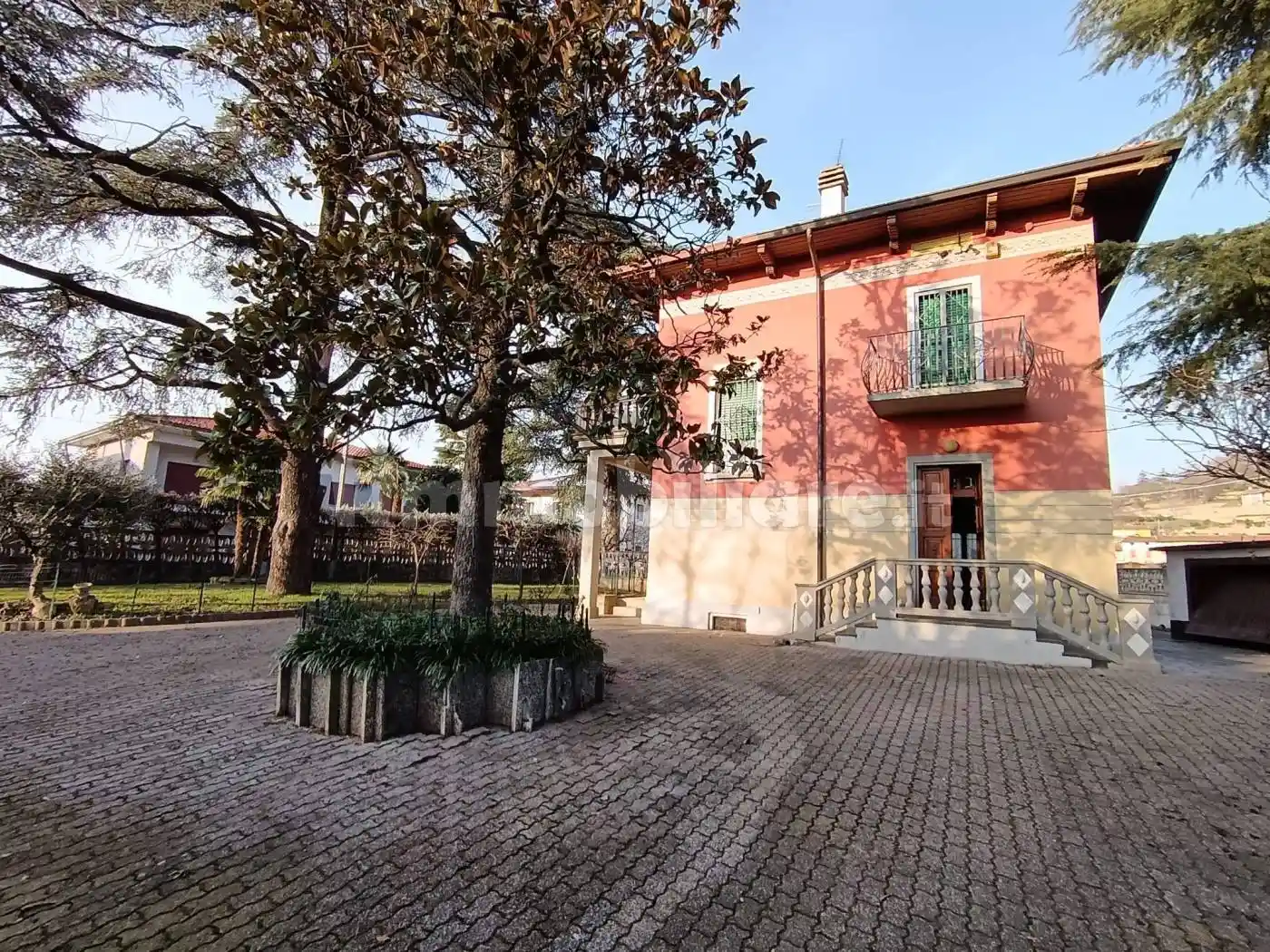 Villa in vendita a Carobbio degli Angeli