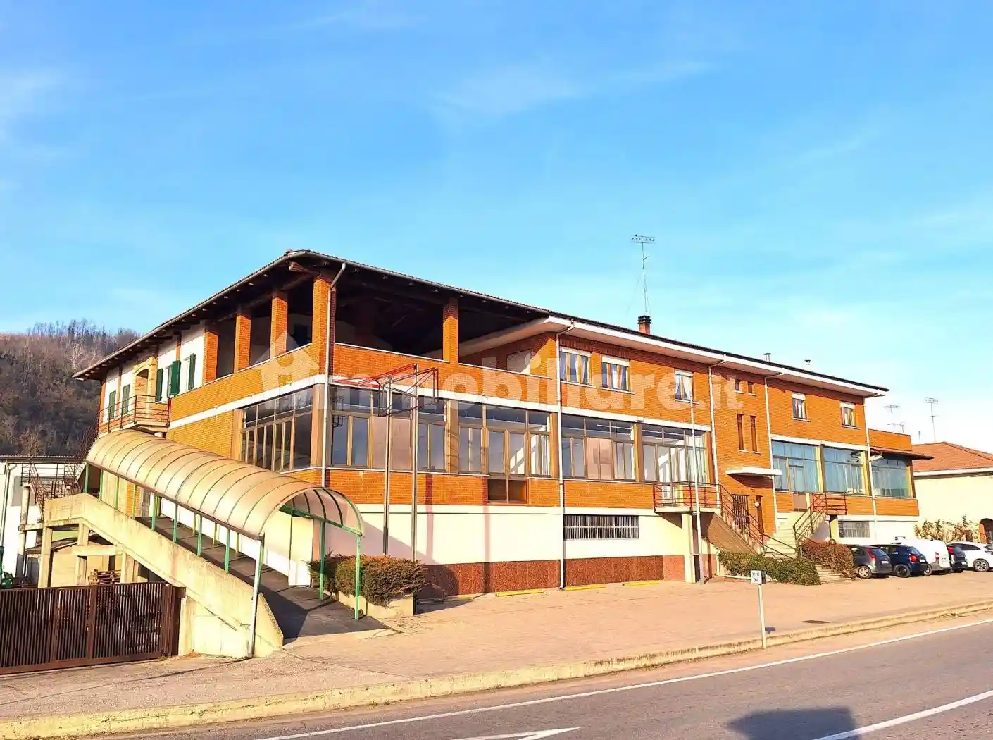 Palazzo - Edificio in vendita a Santa Vittoria d'Alba