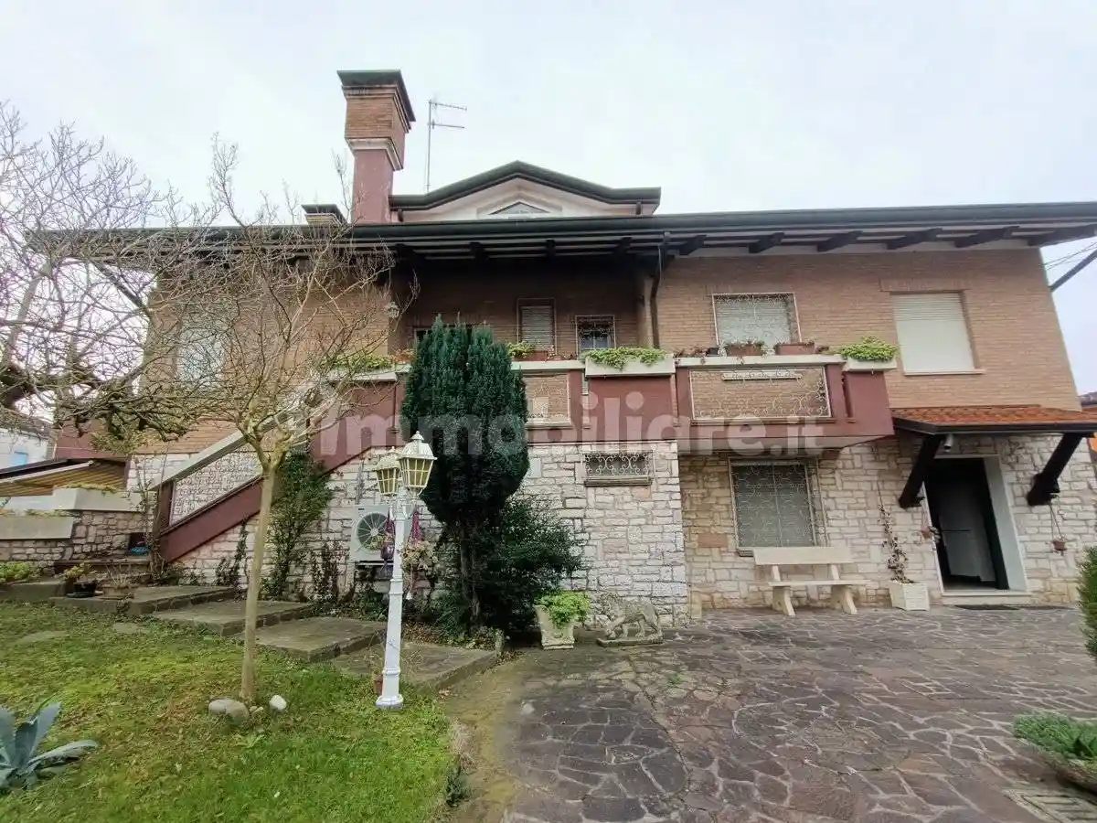 Villa in vendita a Adria
