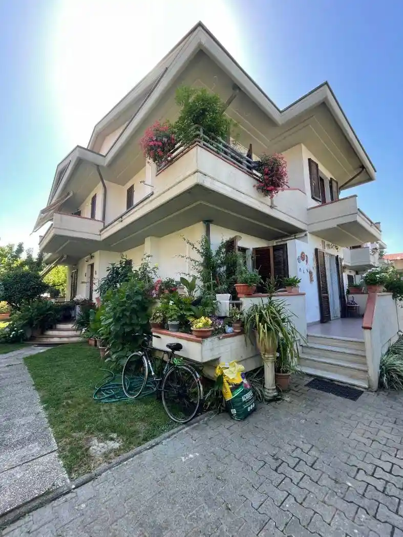 Villetta a schiera in vendita a Massa