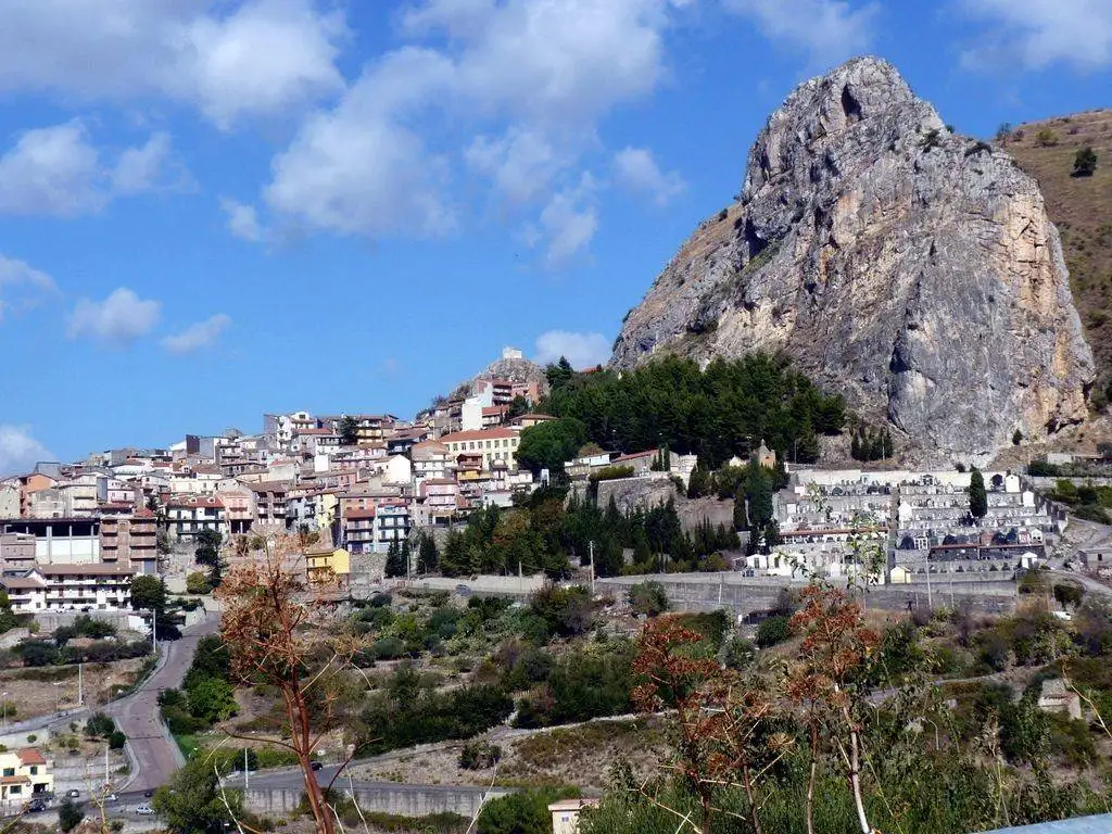 Appartamento in vendita a Roccella Valdemone