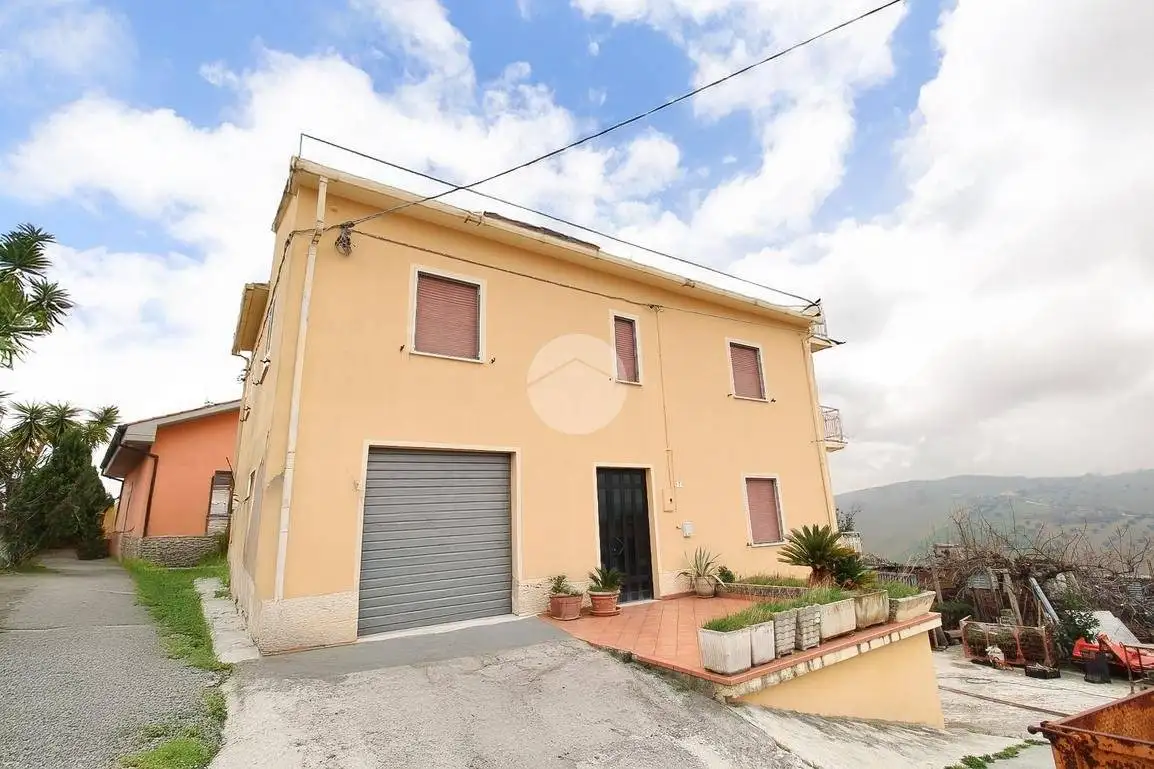 Rustico - Casale in vendita a Atri