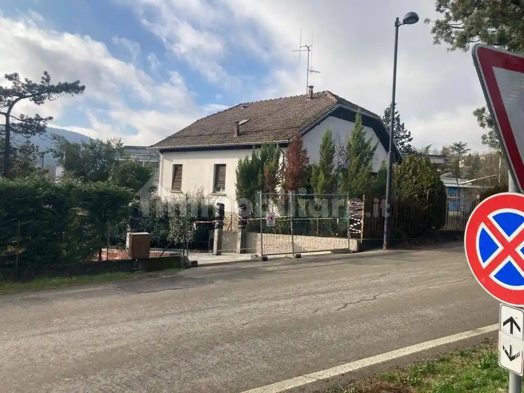 Villa in vendita a Medesano