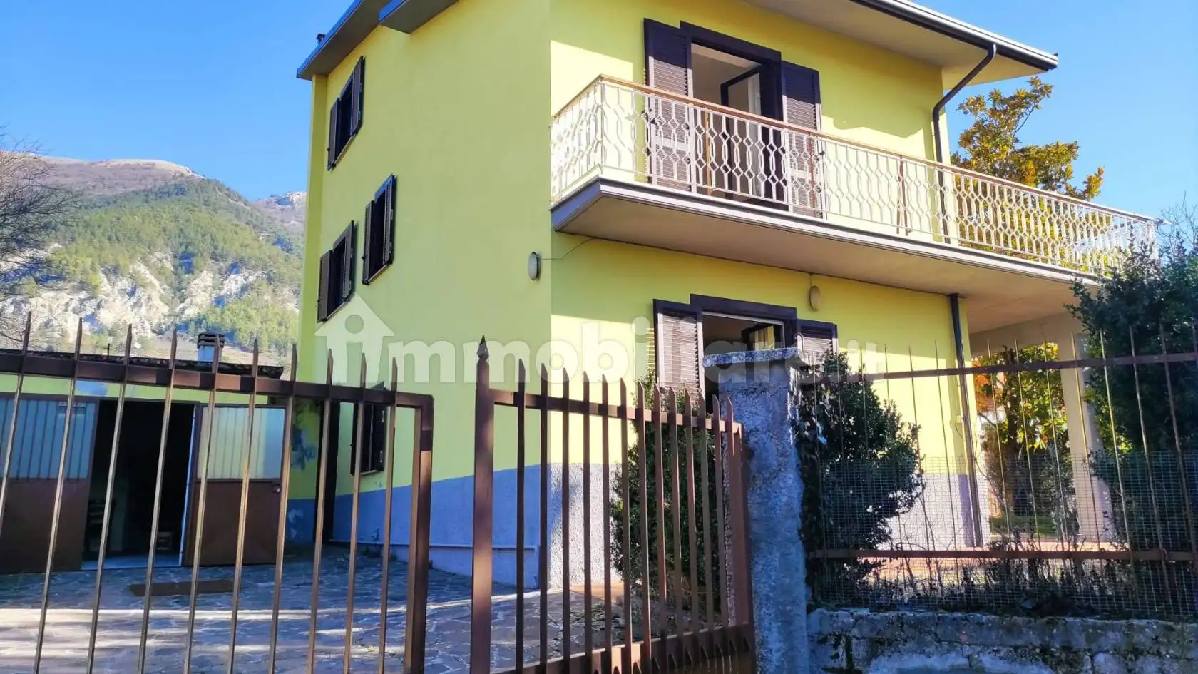 Villa in vendita a Pizzoli