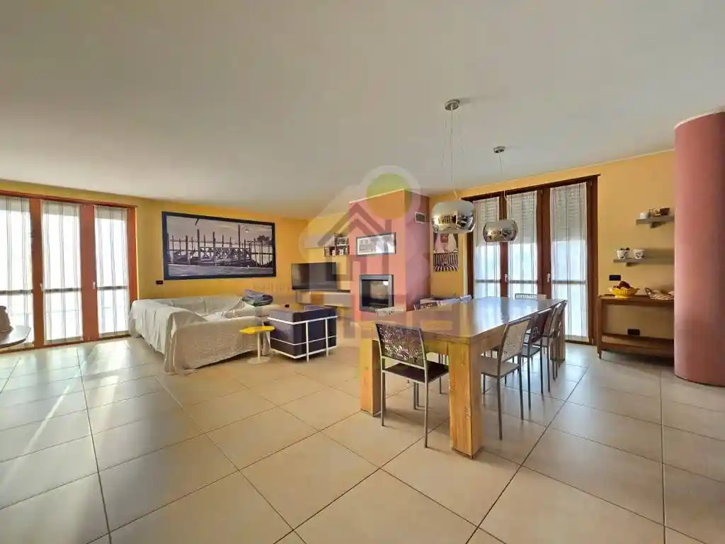 Terratetto unifamiliare piazza del Municipio 1, Santa Maria Dei Sabbioni, Cappella Cantone - foto 2