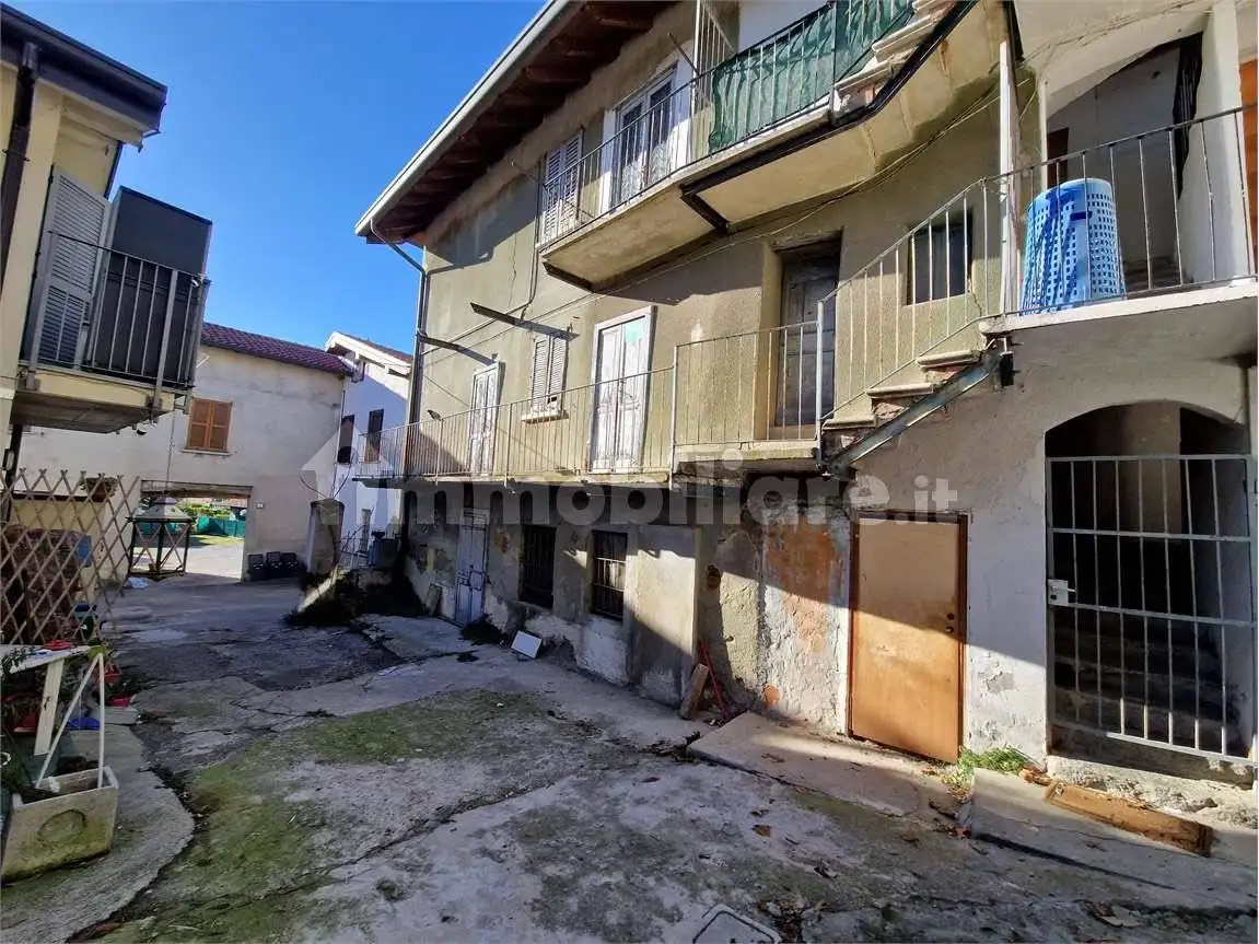 Rustico - Casale in vendita a Cucciago