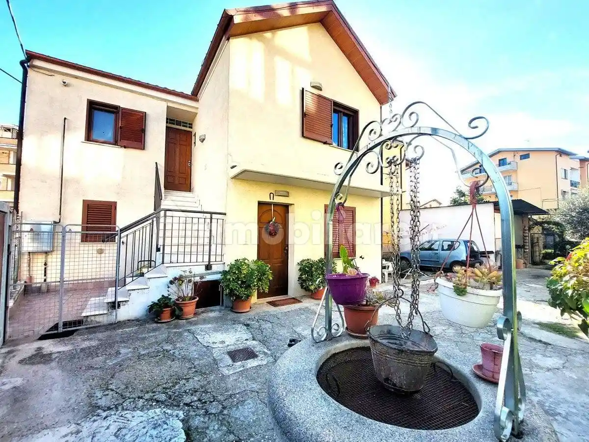 Trilocale via Vittorio Veneto, 8, Chieti Scalo, Chieti - foto 2