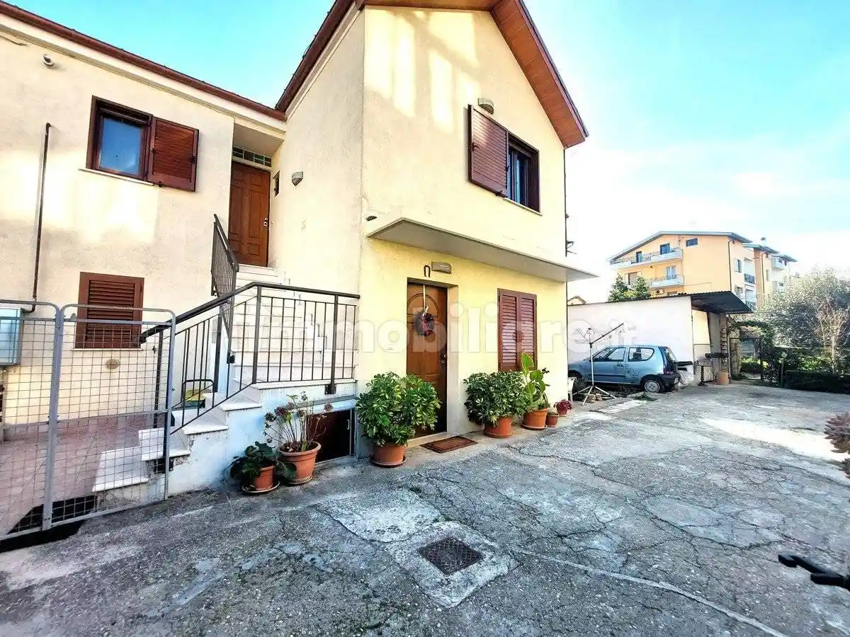 Trilocale via Vittorio Veneto, 8, Chieti Scalo, Chieti - foto 3