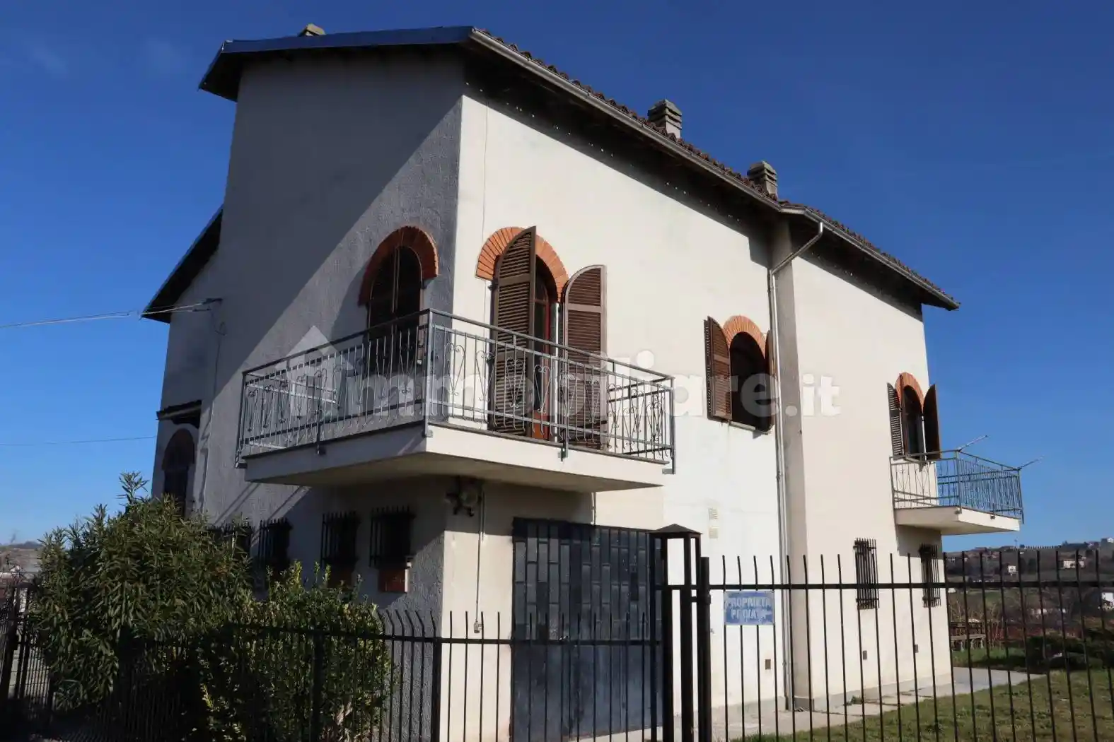 Villa in vendita a Castagnole delle Lanze