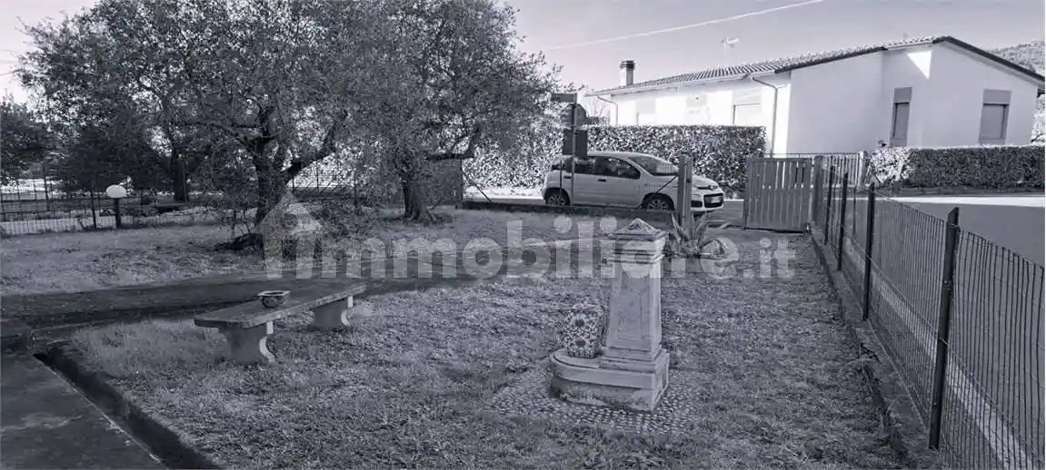 Appartamento in vendita a Luni