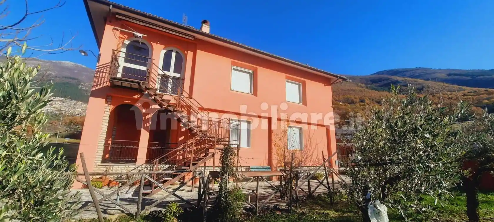 Villa in vendita a Poggio Bustone