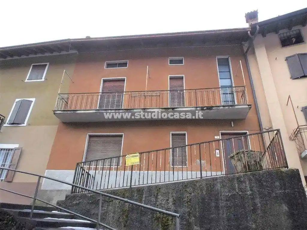 Villa in vendita a Gorno