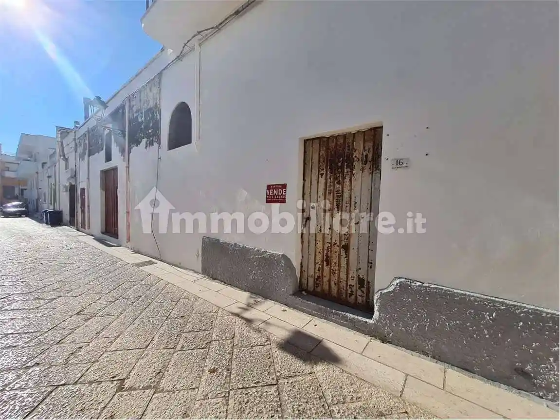 Palazzo - Edificio in vendita a Neviano