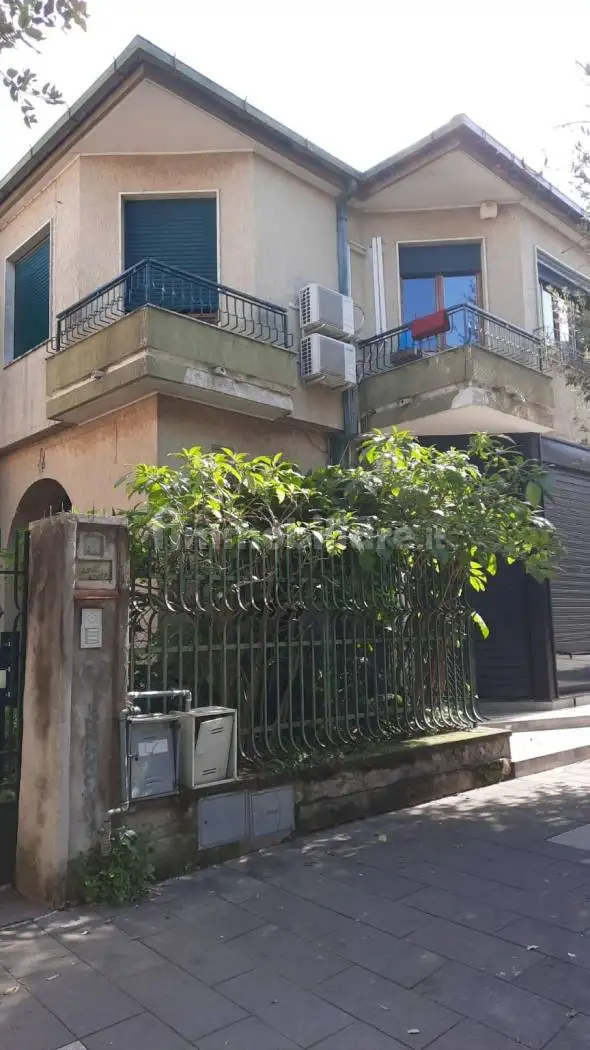 Palazzo - Edificio in vendita a Aversa