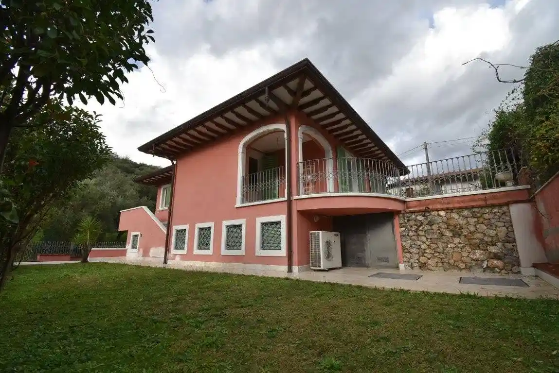 Villa in vendita a Seravezza