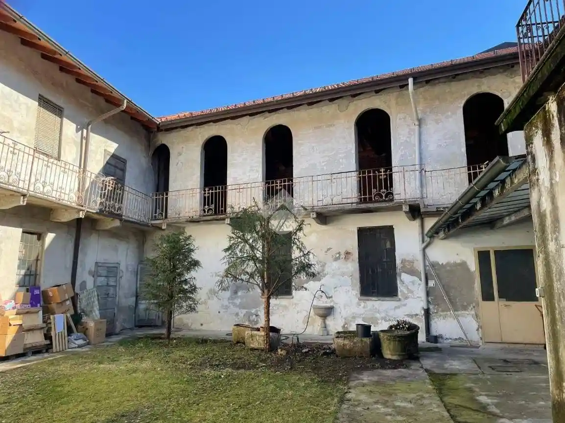 Rustico - Casale in vendita a Cardano al Campo