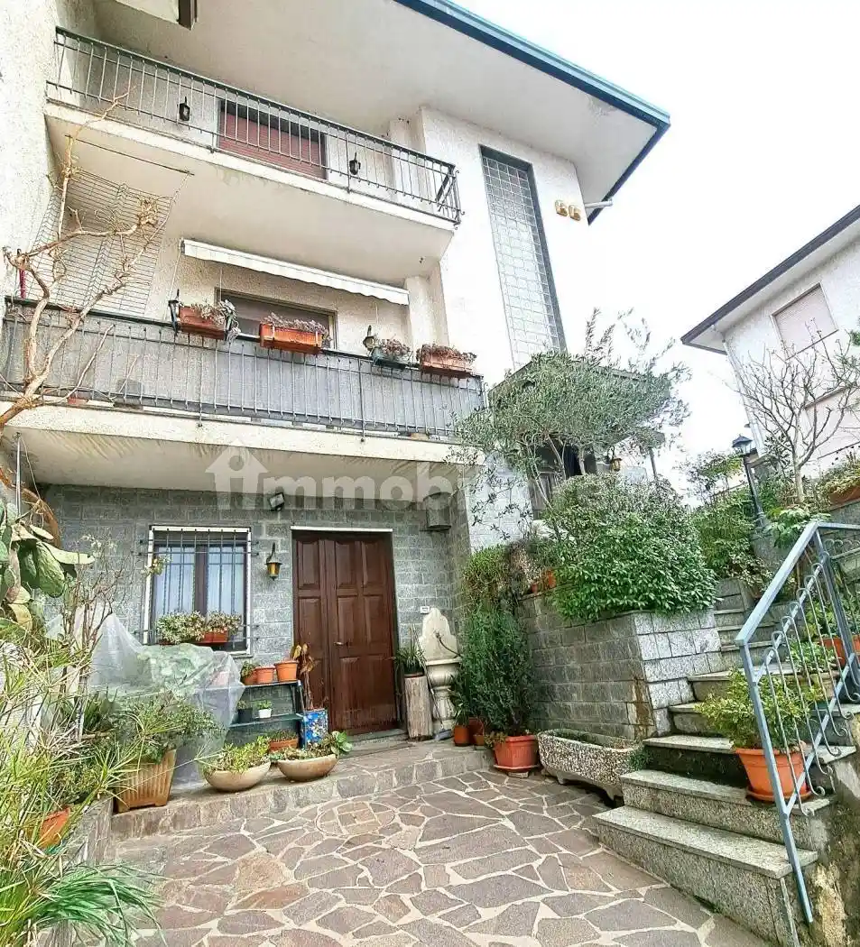 Villa in vendita a Oggiona con Santo Stefano