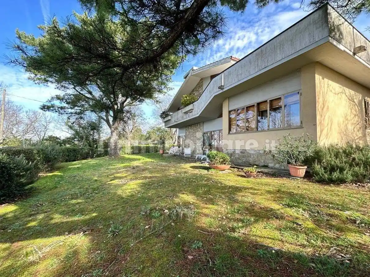 Villa in vendita a Arezzo
