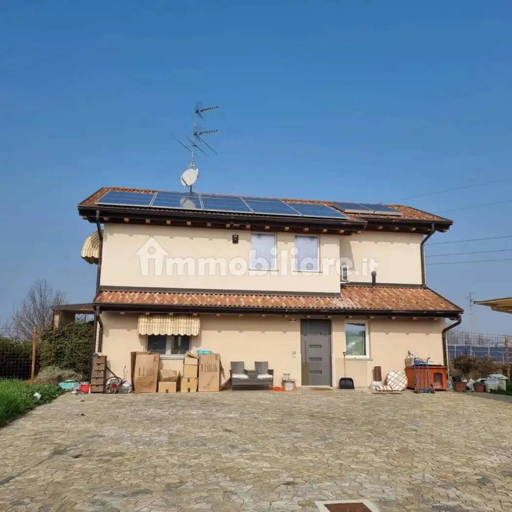 Villa in vendita a Francavilla Bisio