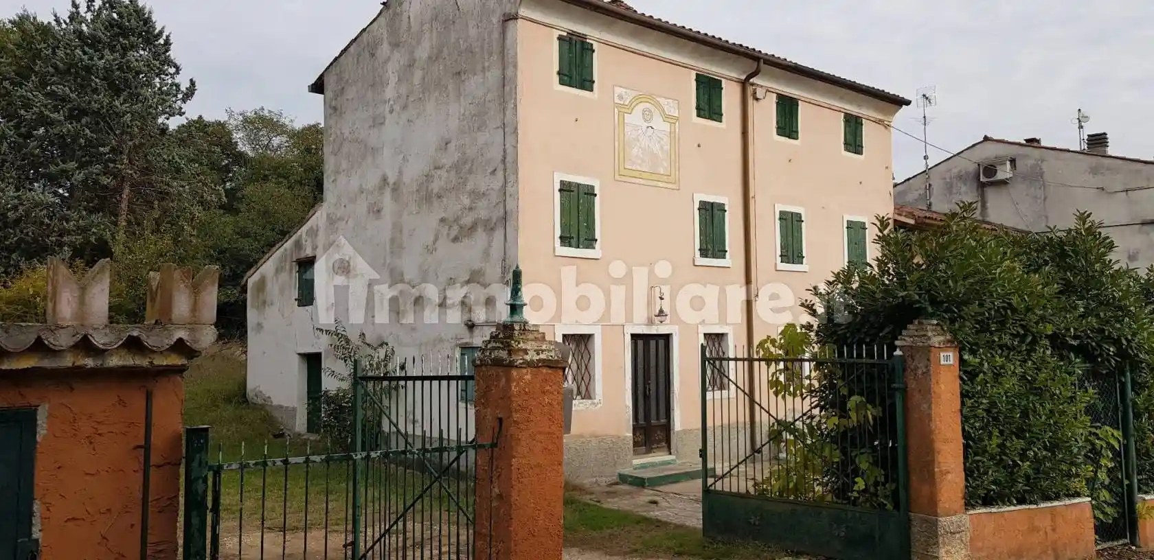 Rustico - Casale in vendita a Soave