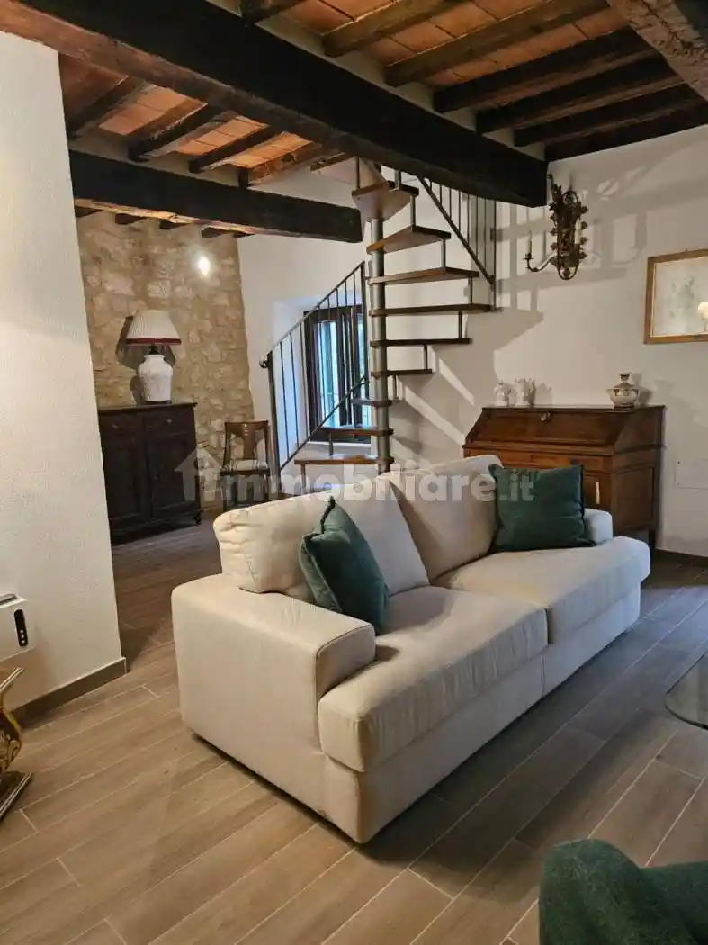 Appartamento in vendita a Semproniano