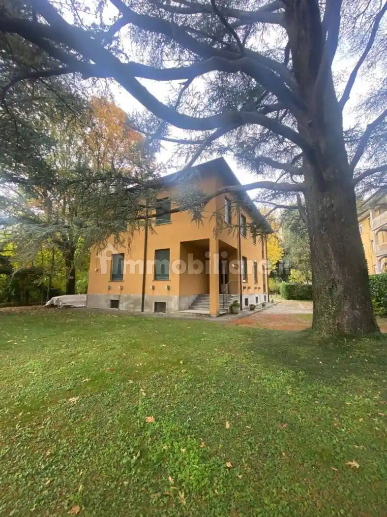 Villa in vendita a Canzo