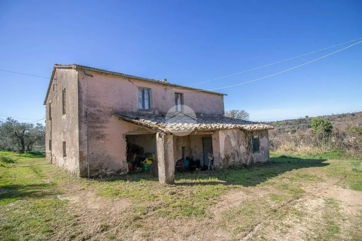 Casa indipendente in vendita a Montebuono
