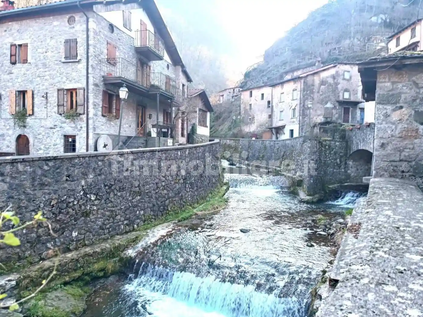 Terratetto unifamiliare 60 m², buono stato, Fabbriche di Vergemoli - foto 2