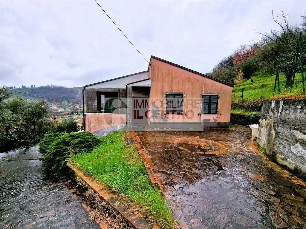 Casa indipendente in vendita a Sarzana