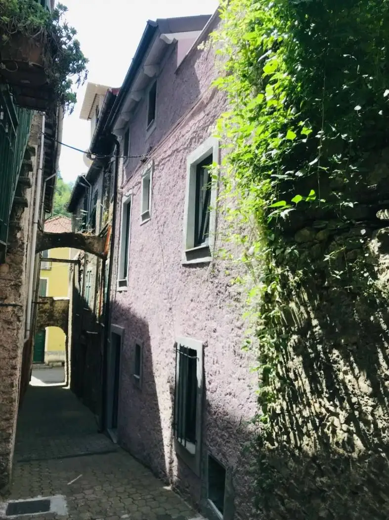 Casa indipendente in vendita a Vessalico