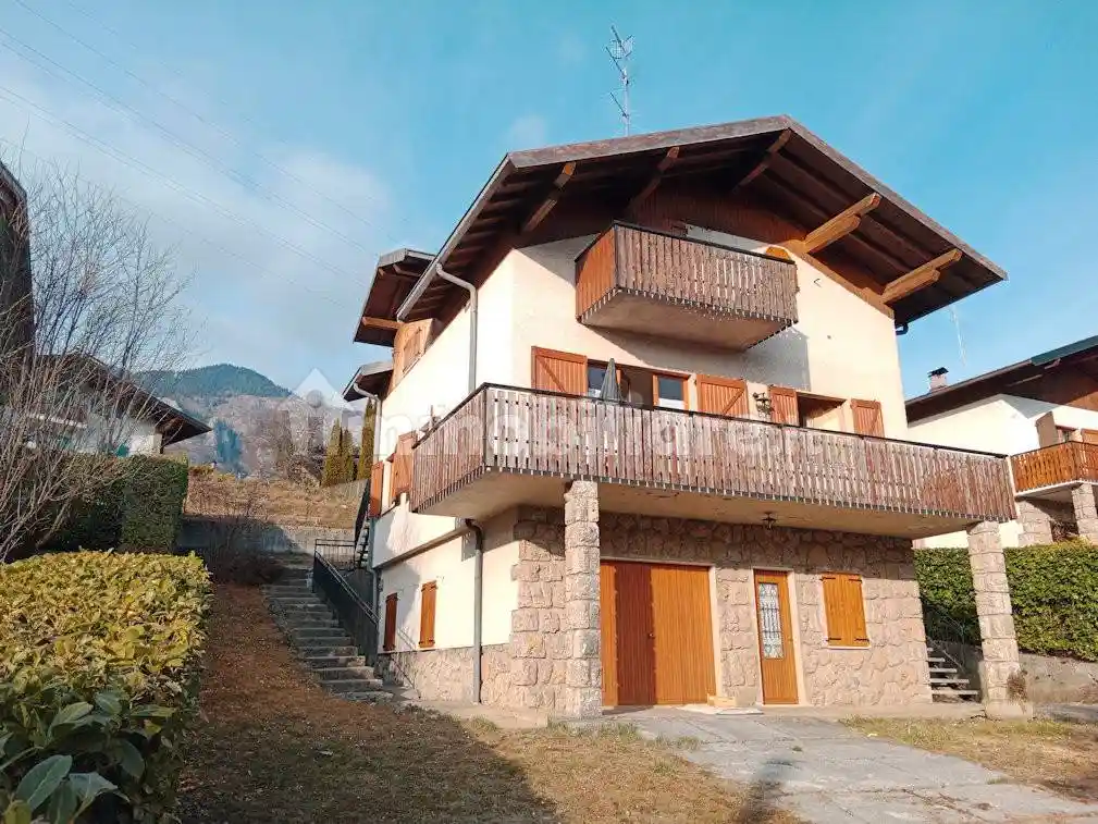 Villa in vendita a Castione della Presolana
