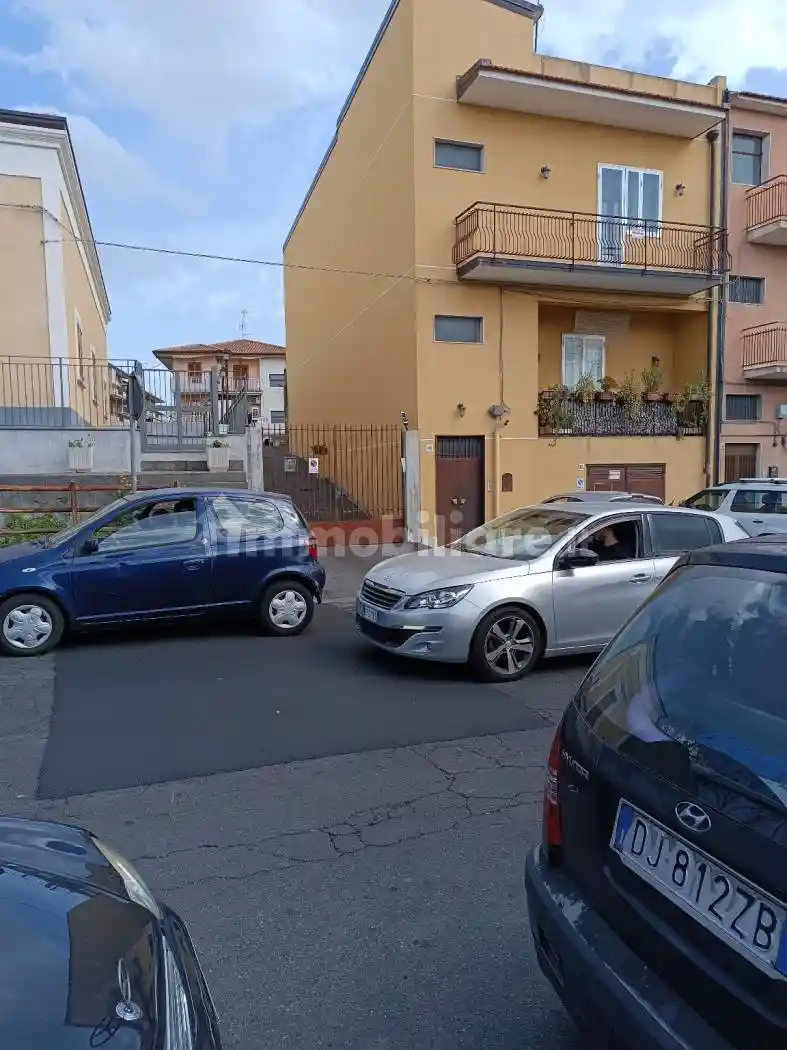 Palazzo - Edificio in vendita a Tremestieri Etneo