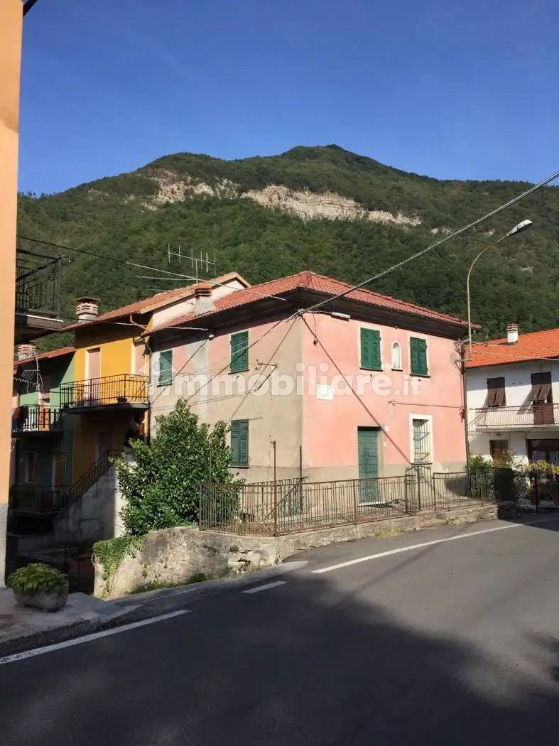 Appartamento in vendita a Rovegno