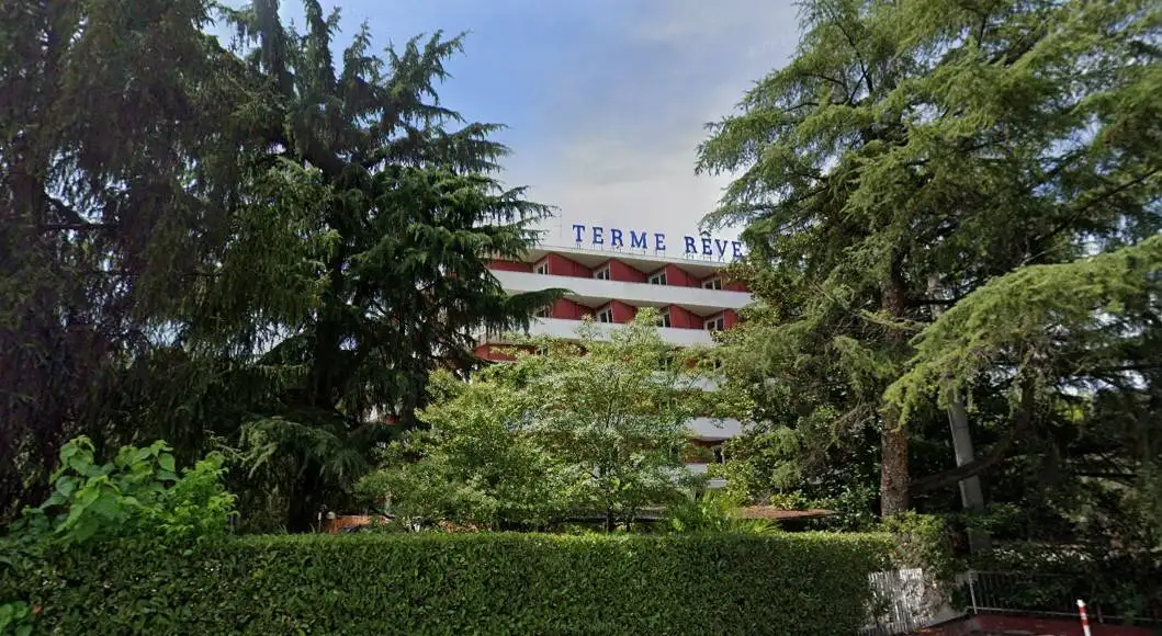 Palazzo - Edificio in vendita a Abano Terme