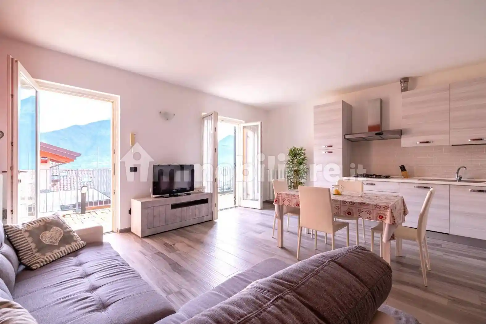 Appartamento in vendita a Pianello del Lario