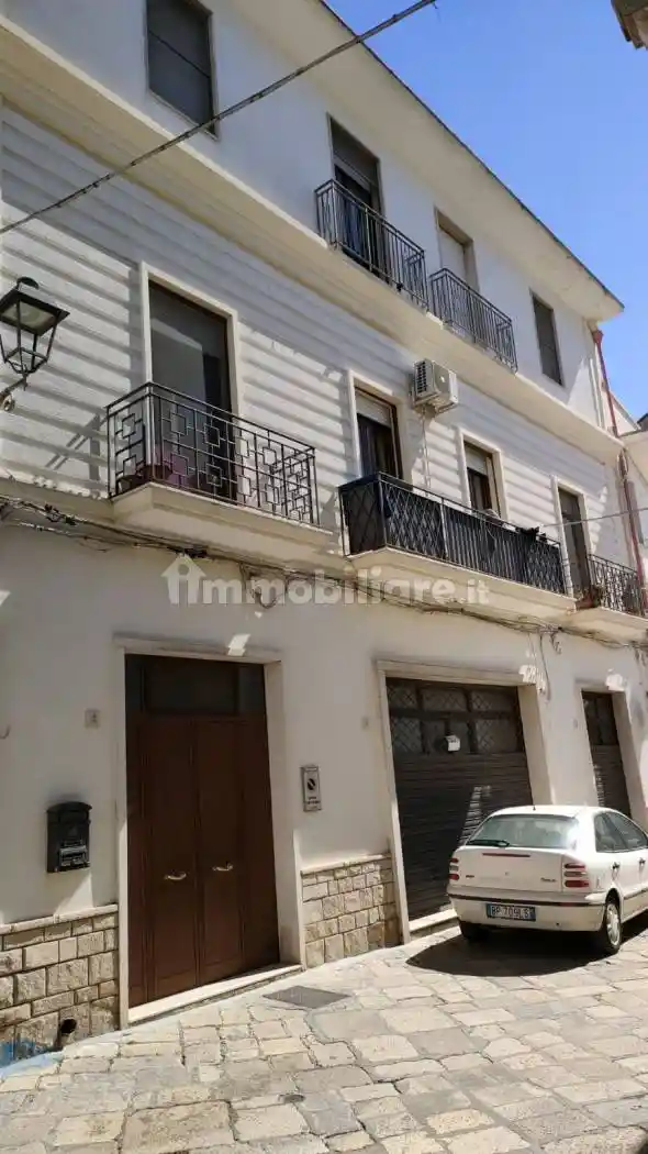 Palazzo - Edificio in vendita a Campi Salentina