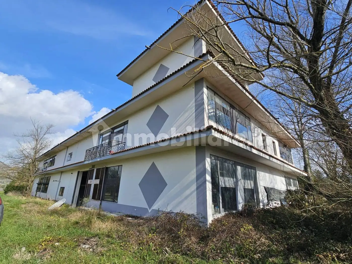 Palazzo - Edificio in vendita a Limatola