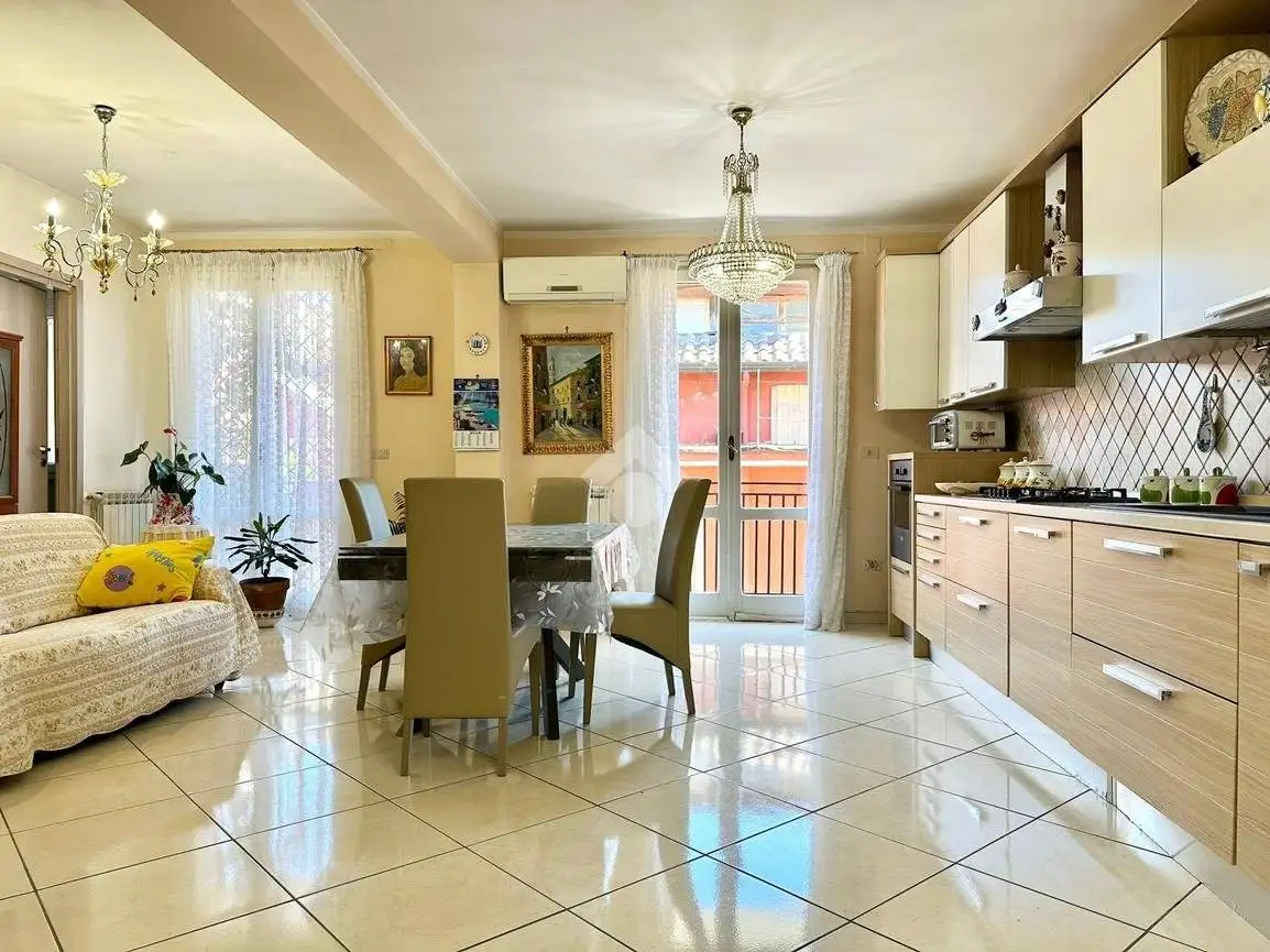 Casa indipendente in vendita a Parete