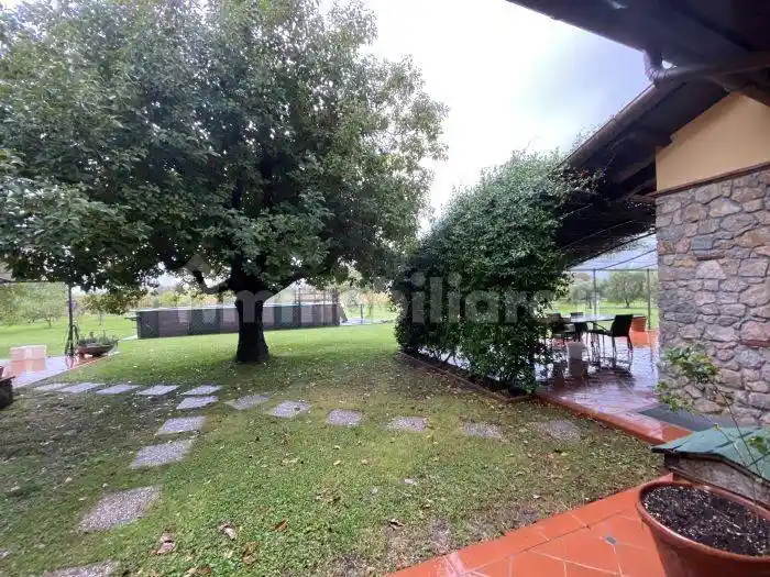 Casa indipendente in vendita a Sarzana