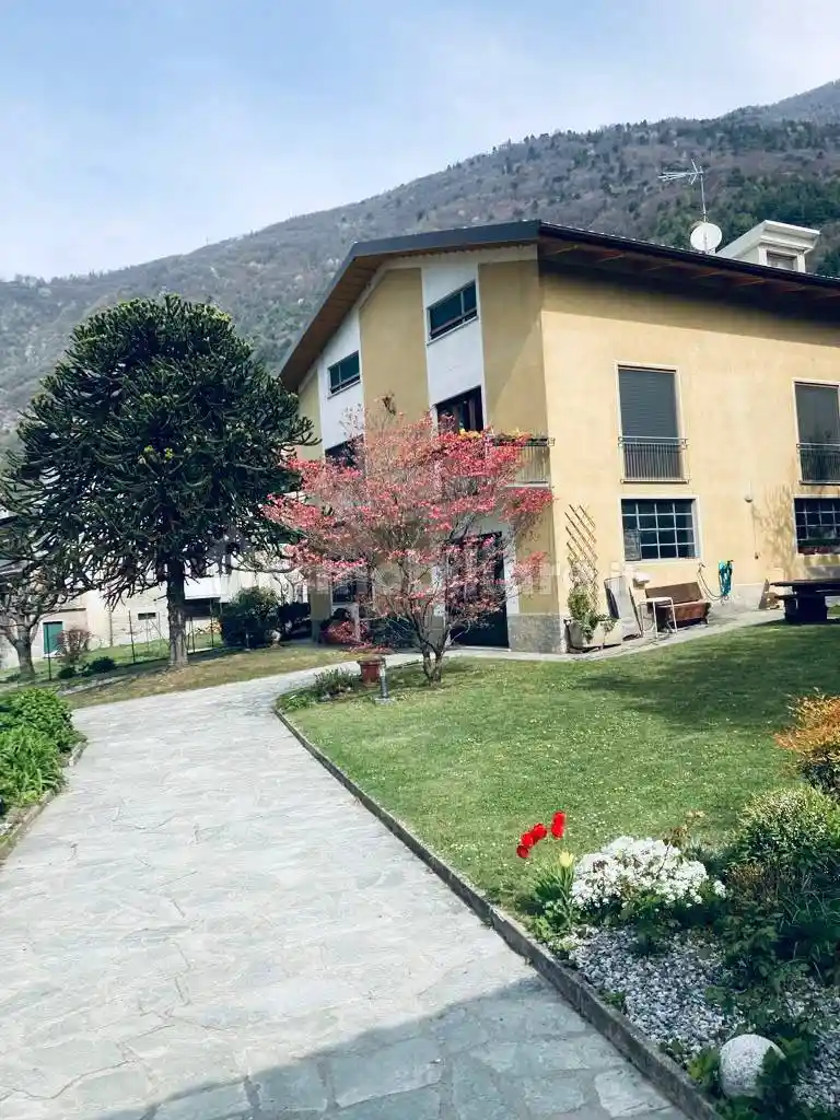 Villa in vendita a Dubino