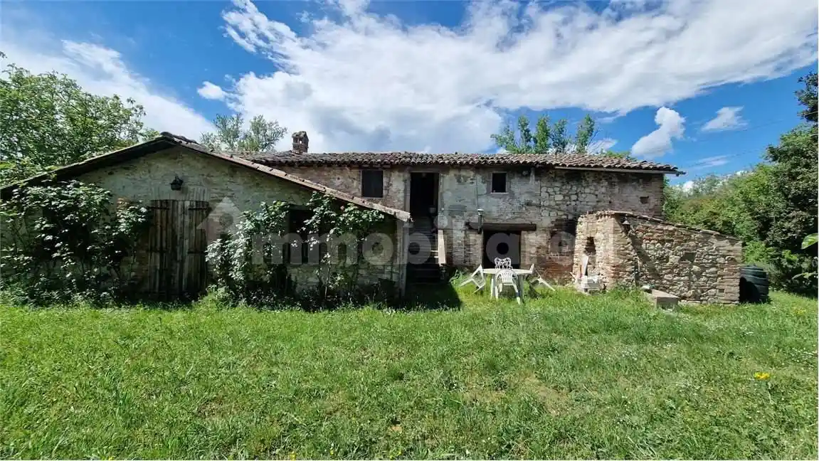 Rustico - Casale in vendita a Todi