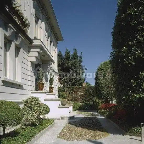 Villa in vendita a Broni