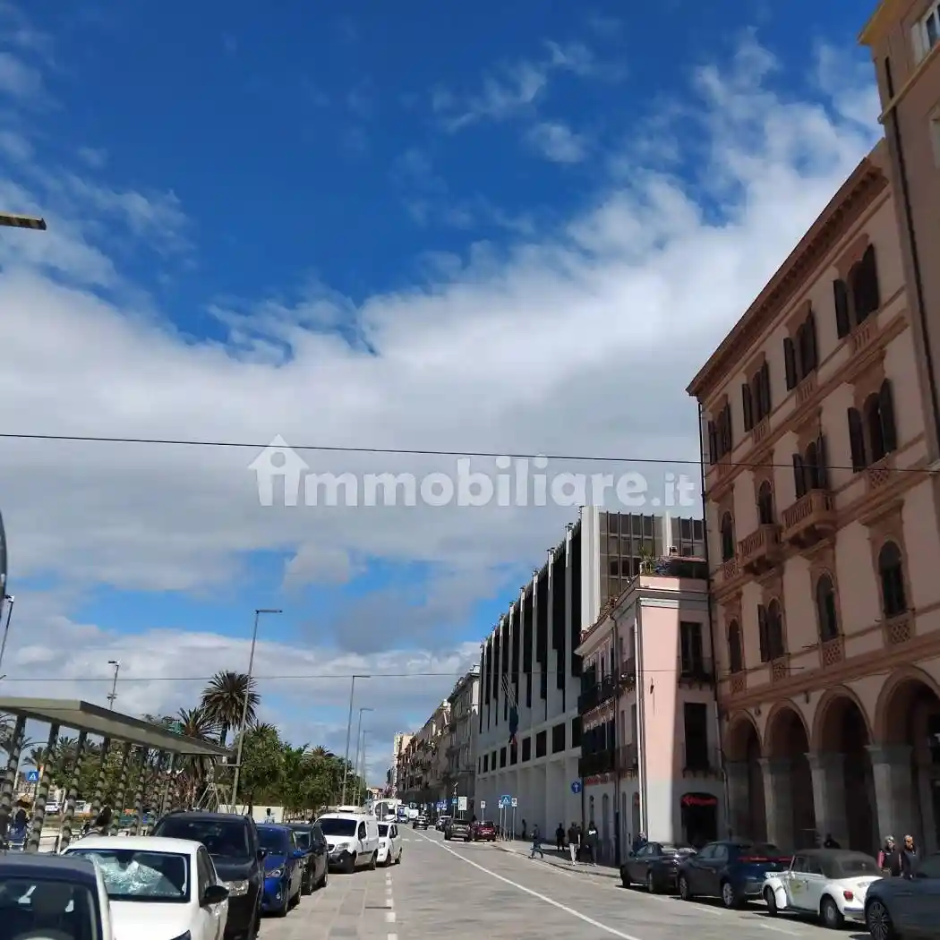 Palazzo - Edificio in vendita a Cagliari
