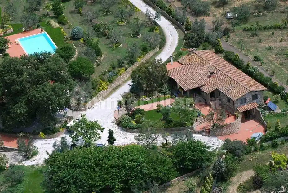 Villa in vendita a Capraia e Limite